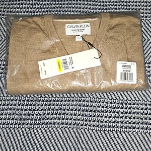 Calvin Klein V-Neck Extra Fine Merino Wool Sweater.NWTs IN ORIGINAL PACKAGING!!